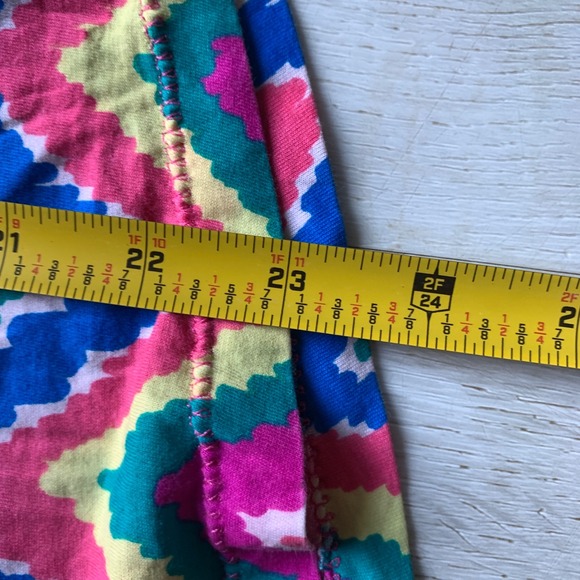 Lilly Pulitzer Cynthia Top Multicolor Hearts of Flutter Chevron V-Neck Tee SZ M - Picture 5 of 6